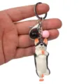 Niedlicher Yoga Hund Schlüsselanhänger mit Glocken, lustiger Tier Taschenanhänger. - Einbeiniger Stand Husky / Schwarzrosa