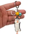 Niedlicher Yoga-Hund Schlüsselanhänger mit bunten Glocken und Metallkarabiner für Taschen. - Einbeiniger Stand Husky / Gelb und Hellblau