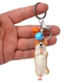 Nahaufnahme des Yoga Corgi Schlüsselanhängers mit bunten Glocken und stabilem Karabiner. - Einbeiniger Yoga-Corgi / Orange Blau