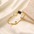 Klassisches vierblättriges Kleeblatt vergoldetes Armband für Damen, eleganter Schmuck. - Schwarzes Kleeblatt Armreif (z289) / Gold