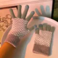 Winter knit touchscreen gloves for women, warm jacquard thermal gloves with smart finger design. - Bean Green