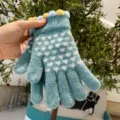 Cute winter touch screen knitted gloves for women, warm fleece-lined heart pattern style. - One Size / Dark Green