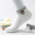 Chaussettes courtes en filet blanc pour femmes chaussettes invisibles brodées d'ours d'été - Taille unique / Blanc