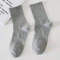 Calzini grigi classici a tubo medio per uomo e donna, comodi calzini casual in cotone traspirante. - Taglia unica / Calzini al ginocchio / Grigio