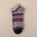 Retro ethnische gemusterte niedrige Baumwollsocken für Damen und Herren, Vintage Socken. - Einheitsgröße / Socken mit Navyblauer Spitze