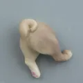 Detailansicht der realistischen Hundehintern Figur, kreativer 3D Kühlschrankmagnet für Zubehör. - Grau