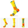Professionelle Basketball-Sportsocken mit Farbakzenten für Damen und Herren, langes Modell. - Gelb + Orange + Blau
