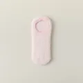 Primo piano dettaglio di calzini pantofola rosa soffici e spessi per la casa invernale. - 【Taglie 37-40】 / Rosa chiaro