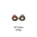 Gros plan détail du pendentif en alliage de couronne de Noël, taille compacte 14x15mm. - Couronne de Noël
