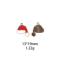 Gros plan détaillé du pendentif de chapeau de Noël rouge et blanc avec texture. - Noël chapeau