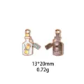 Vue détaillée du pendentif en métal flacon de potion émaillé avec recto et verso. - Poupée Vaudou