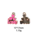 Gros plan sur le pendentif lettre d'amour en alliage, idéal pour les bijoux DIY et porte-clés. - Licorne Rose