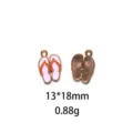 Gros plan détaillé d'un charm pendentif en alliage émaillé en forme de tongs pour bijoux DIY. - #15-Tongs (Bleu-Rose)