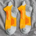 Herren Sport Sneakersocken mit Frottee-Polsterung und Knöchelschutz für Outdoor-Wandern. - Einheitsgröße / Gelb