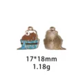 Gedetailleerd aanzicht van schattige capybara emaillen hanger, 17x18mm, perfect voor DIY sieraden. - US Maat 8
