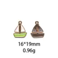 Close-up van legering zeilboot hangertje met email, klein sieraden accessoire hanger. - Zwarte Dinosaurus