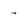 Close-up detail van mini harthangers, roze emaille en metalen legering sieraden accessoires. - Roze