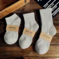Einfarbige freizeitsport socken für damen und herren, bequeme baumwollstrümpfe basic stil. - Knöchellang [Elastisch] / Grau