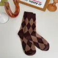 Braune Damen Argyle Socken im Retro-Stil, modische karierte Wadenstrümpfe für den Alltag. - Einheitsgröße / Kaffeebraune Crew-Socken