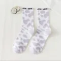 Japanischer Stil süße lila Kuh Druck Wadenlange Socken für Damen, modische Harajuku Socken. - Einheitsgröße / Lila Kuh