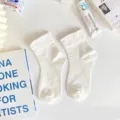 Weiße Sommersocken im japanischen Ins-Stil, atmungsaktiv, dünn und bequem für den täglichen Alltag. - Einheitsgröße / Weiße Socken mit Softrand