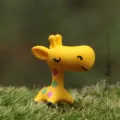 Linda estatueta de jirafa de resina en miniatura para decoración de micropaisaje de plantas. - Amarillo