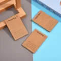 Set de tarjetas Pocket Hug de papel kraft con diseño de poema cálido para regalos. - Tarjeta de instrucciones / 6*9cm
