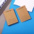 Tarjetas de felicitación Pocket Hug de papel kraft con mensajes inspiradores para regalar. - Papel kraft / 6x9cm