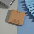 Tarjeta de exhibición de collar de papel kraft y empaque de aretes para tiendas. - 7x7cm