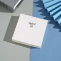 Tarjetas de exhibición de pendientes blancas con diseño de sonrisa bonito para embalaje de joyería - 9 * 9 cm (12 Agujeros)