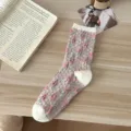 Women vintage floral knit mid-tube socks retro color block cozy winter cute socks for daily wear - One Size / White