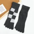 Men's dark grey checkered cotton five-toe socks, comfortable breathable mid-tube split toe. - One Size / White Plaid