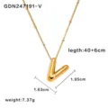 Collana con ciondolo a lettera V gonfia in acciaio al titanio dorato con catena da 40+6cm. - Lettera V / Oro
