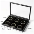 Schwarze Schmuckaufbewahrungsbox mit Glasdeckel, sechs Fächern und klaren Maßangaben. - 6 Fächer Box
