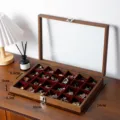 Holz Schmuckkasten mit Glasdeckel und Samtfächern zur Aufbewahrung von Ringen und Ohrringen. - Schwarznuss Rote Innenseite 24 Raster Box