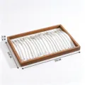 Notenhouten ketting display plateau detail met witte fluwelen voering en afmetingen. - Ketting Tray / Zwarte Walnoot Met Beige Voering Bord