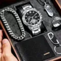 Herren Business Quarz Uhr Geschenkset mit Geldbörse Armband Halskette Ring Schlüsselanhänger - Schmuckset (Ohne Box) / Silber