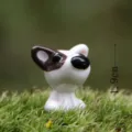 Miniatur Hund Figur Detailansicht, ideal fuer DIY Mikro-Landschaft und Sukkulenten-Dekoration. - Weiß