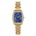 Détail de montre quartz tonneau dorée avec lunette en strass étincelante et cadran bleu. - Bleu Or
