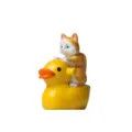 Süße Mini Katze auf Ente Figur Tisch Dekoration Mikro Landschaft Kunstharz Tier Deko - Einzelpreis / Gelb-weiße Katze reitet gelbe Ente (offener Mund)