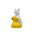 Süße weiße Katze reitet auf gelber Ente Figur Mikro Landschaft Desktop Deko Spielzeug. - Einzelpreis / Weiße Katze sitzt auf gelber Ente (geschlossener Mund)