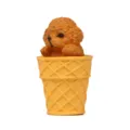 Niedliche braune Pudel Welpe Figur in knuspriger Waffel Eistüte als Auto Armaturenbrett Deko. - Plüschtier / Teddyhund (Gelber Eimer) / Hellkaffee