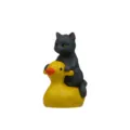 Süße graue Katze auf gelber Ente Figur, Resin Mikro Landschaft Desktop Dekoration Deko. - Einzelpreis / Graue Katze sitzt auf gelber Ente (geschlossener Mund)
