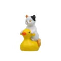 Süße Katze auf Ente Miniatur Figur Harz Desktop Ornament Landschaftsspielzeug - Einzelpreis / Dreifarbige Katze sitzt auf gelber Ente (geschlossener Mund)
