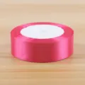 Nastro di raso rosa per confezioni regalo, composizioni floreali e decorazioni. - Rosso rosa