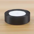 Rotolo nastro in raso nero 2.5cm per confezionamento regali composizioni floreali e bricolage - Nero