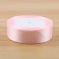 Rotolo di nastro in raso rosa per confezioni regalo, imballaggio di bouquet e decorazione. - Rosa chiaro