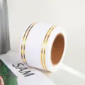 Cinta blanca con líneas doradas dobles, ideal para envoltorios de regalos y decoraciones. - Cinta Blanca Borde Dorado