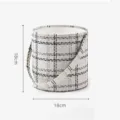 Secchiello per fiori in tweed bianco e nero, scatola regalo in tessuto portatile 18 cm. - Secchiello per fiori / Scacchi Bianchi