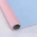 Rouleau de papier d'emballage floral imperméable rose et bleu bicolore pour bouquets et cadeaux. - 56cmx10yd/Rouleau / Rose Clair et Bleu Ciel